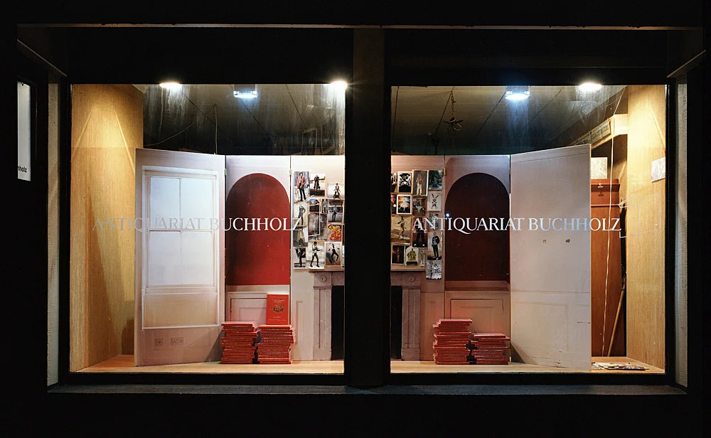 Teil 1 Müllberg — Tomma Abts Abel Auer Henning Bohl Bonnie Camplin Bjorn Copeland Enrico David Vincent Fecteau Isa Genzken Julian Göthe... — Exhibitions — Galerie Buchholz — Image 00