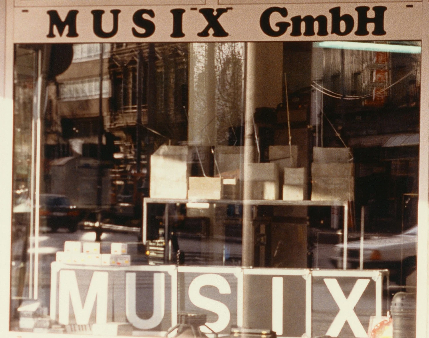 Weltempfänger — Isa Genzken — Exhibitions — Galerie Buchholz — Image 04