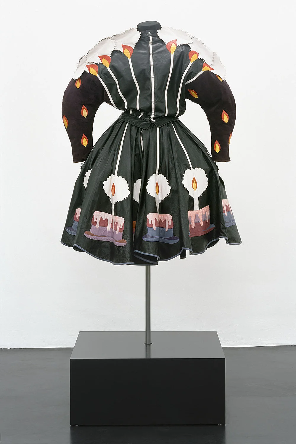 Birds in a Park an exhibition by Willem de Rooij — Fong-Leng Keren Cytter Isa Genzken — Exhibitions — Galerie Buchholz — Image 11