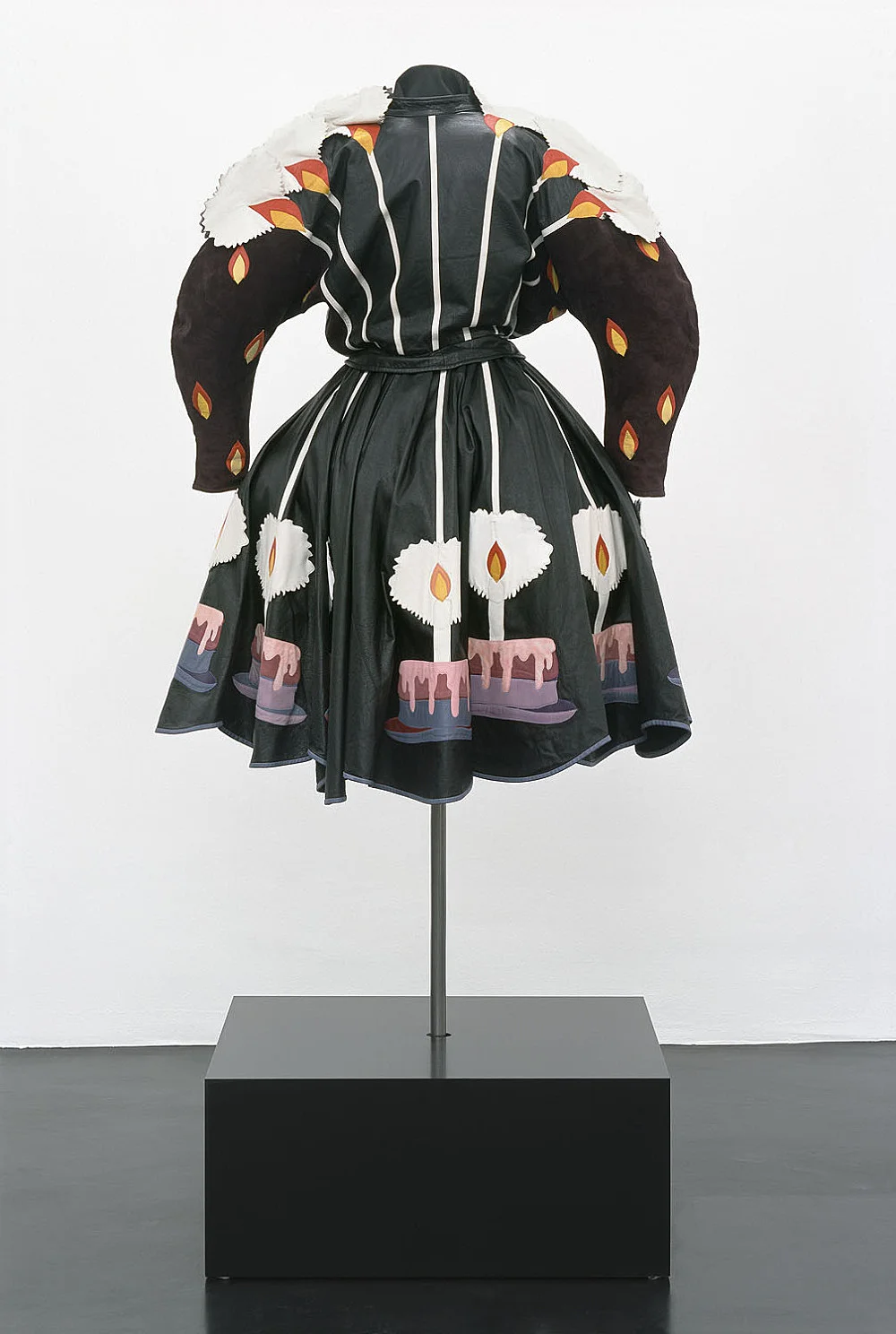 Birds in a Park an exhibition by Willem de Rooij — Fong-Leng Keren Cytter Isa Genzken — Exhibitions — Galerie Buchholz — Image 12