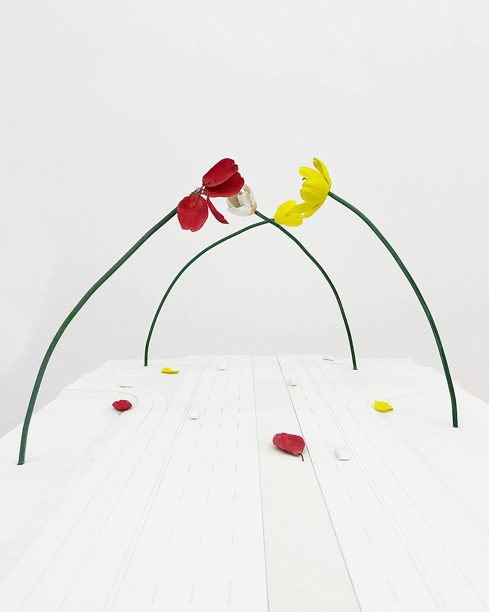 Außenprojekte — Isa Genzken — Exhibitions — Galerie Buchholz — Image 00