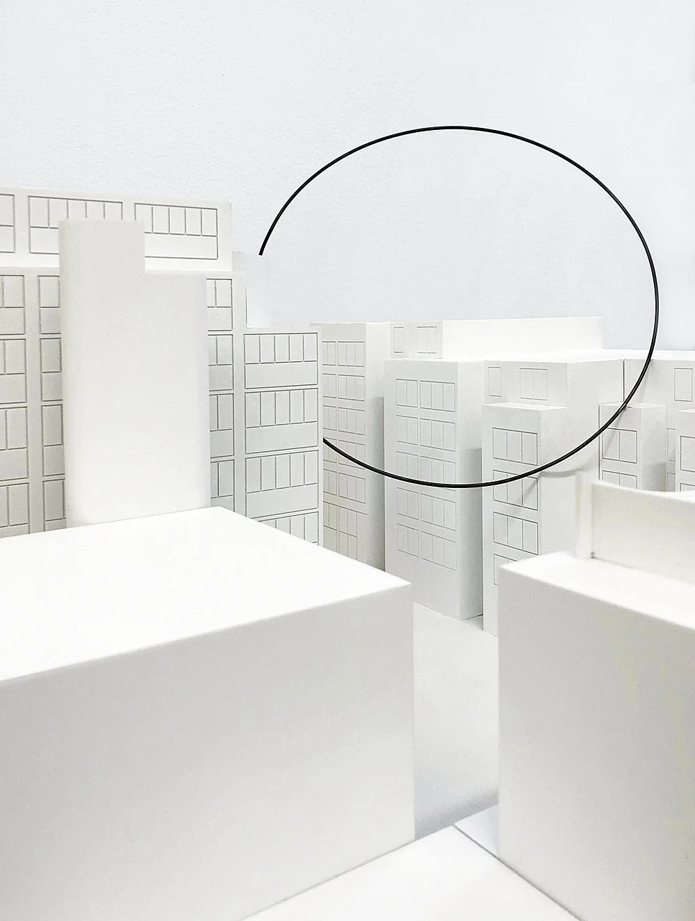 Außenprojekte — Isa Genzken — Exhibitions — Galerie Buchholz — Image 00