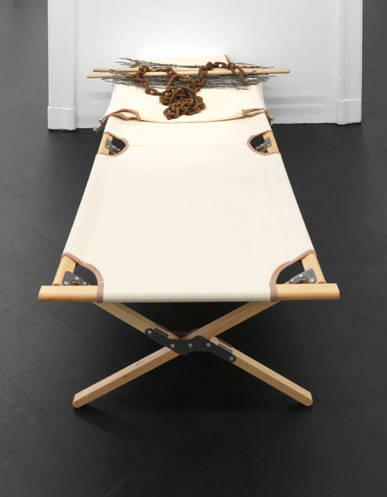 B WIRE, BEWARE, ALL WAYS ART Steel, Paper amp Paint — Melvin Edwards — Exhibitions — Galerie Buchholz — Image 00