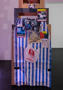 4 Turme, 3 Stelen, Schauspieler und Vollmond — Isa Genzken — Exhibitions — Galerie Buchholz — Image 31