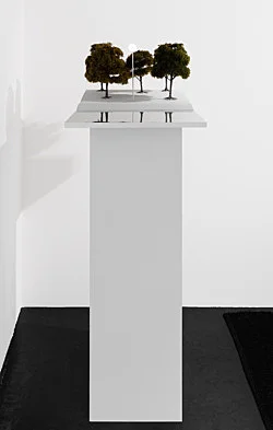 4 Turme, 3 Stelen, Schauspieler und Vollmond — Isa Genzken — Exhibitions — Galerie Buchholz — Image 44