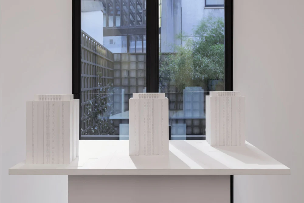 Projects for Outside ISA USA — Isa Genzken — Exhibitions — Galerie Buchholz — Image 00